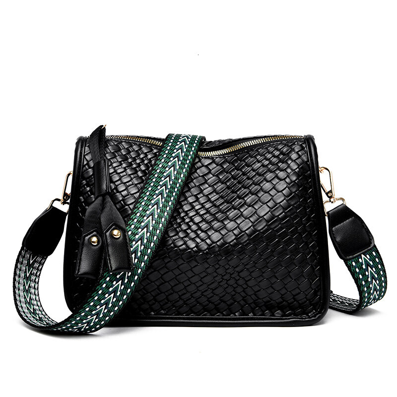 Fashionable Genuine Leather Shoulder Bag Casual Crossbody for Middle-aged Women with Zipper Closure and Soft Texture