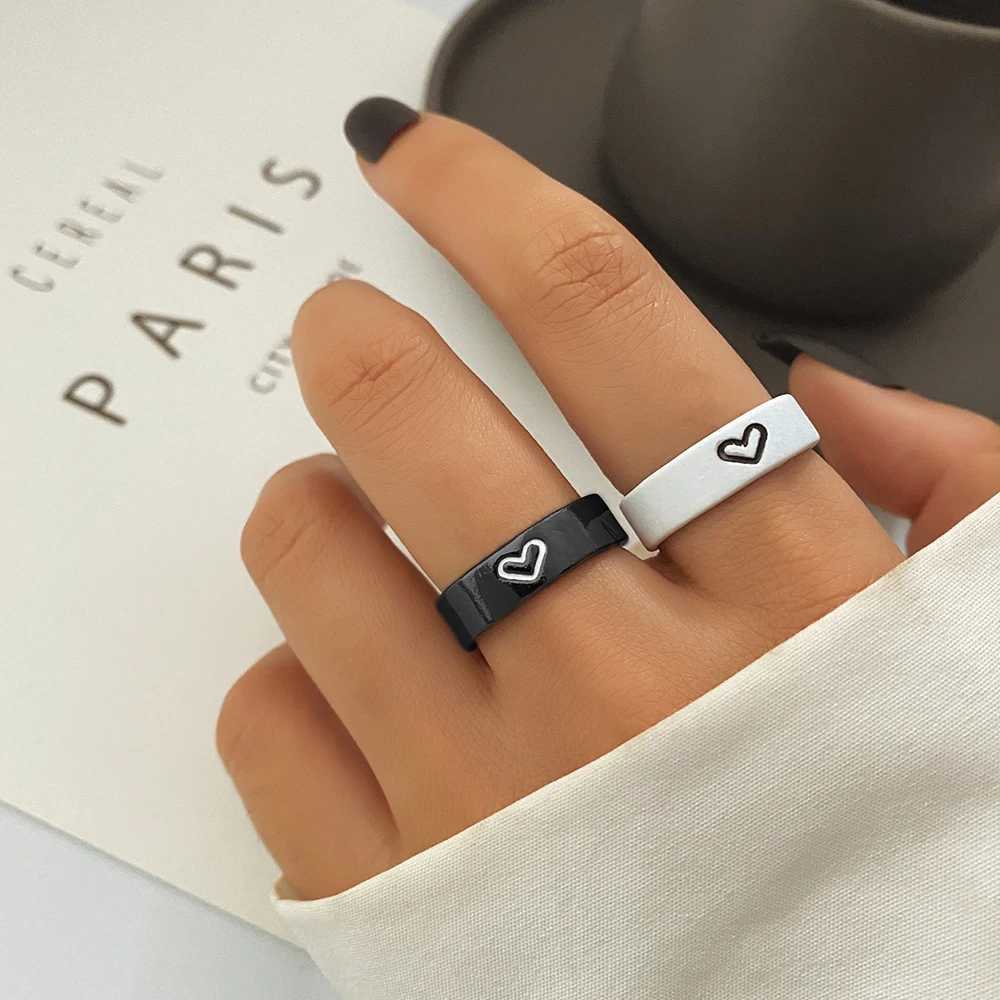 IFMYA Fashion Black And White Ring Punk Heart Couple Rings For Women Men Love Metal Finger Charm Jewelry Lover Gift 2022X240921