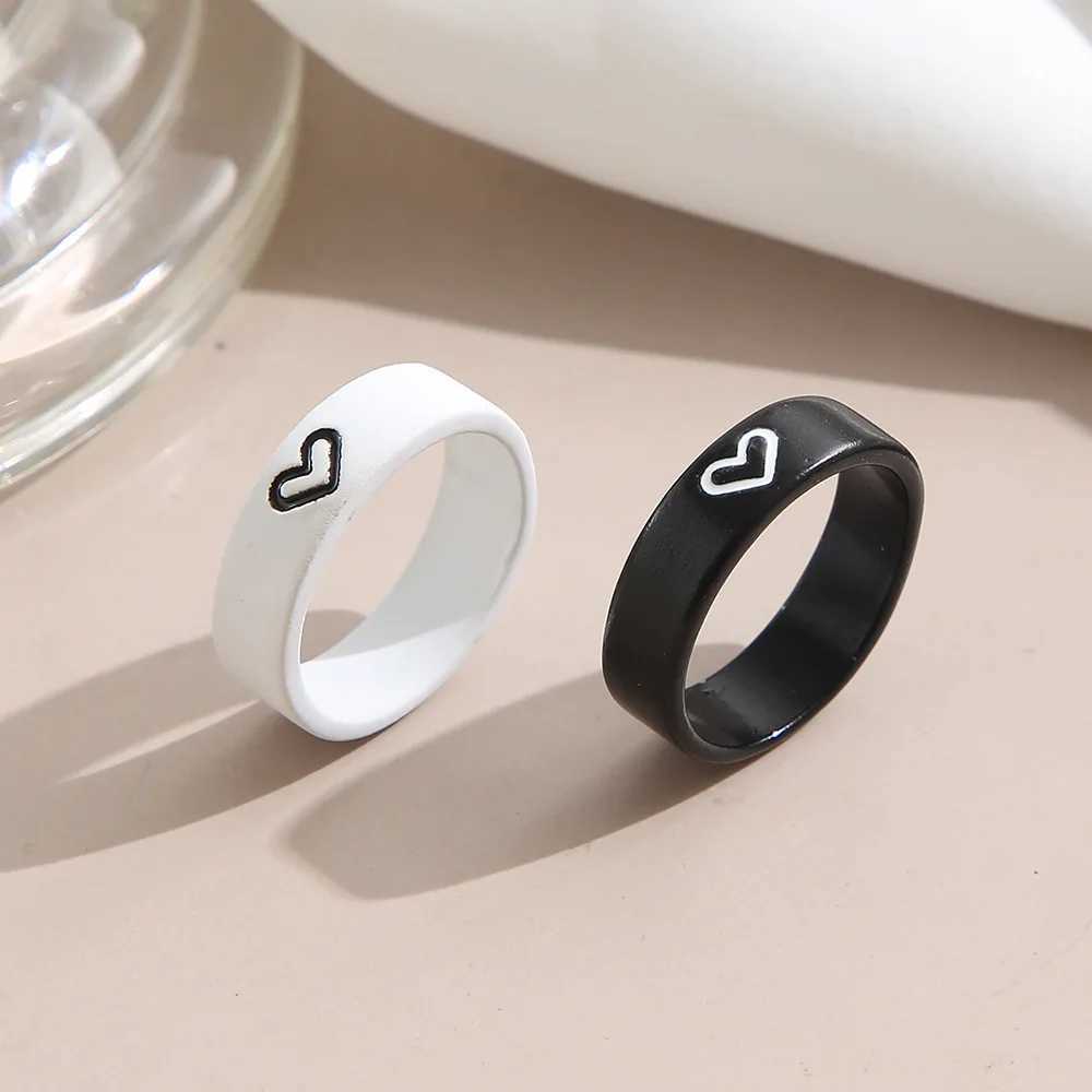 IFMYA Fashion Black And White Ring Punk Heart Couple Rings For Women Men Love Metal Finger Charm Jewelry Lover Gift 2022X240921