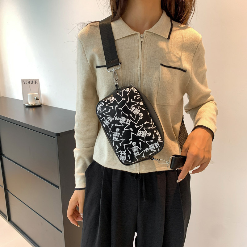Halloween funny skeleton shoulder bag. Trendy and personalized casual small square bag dh5727163
