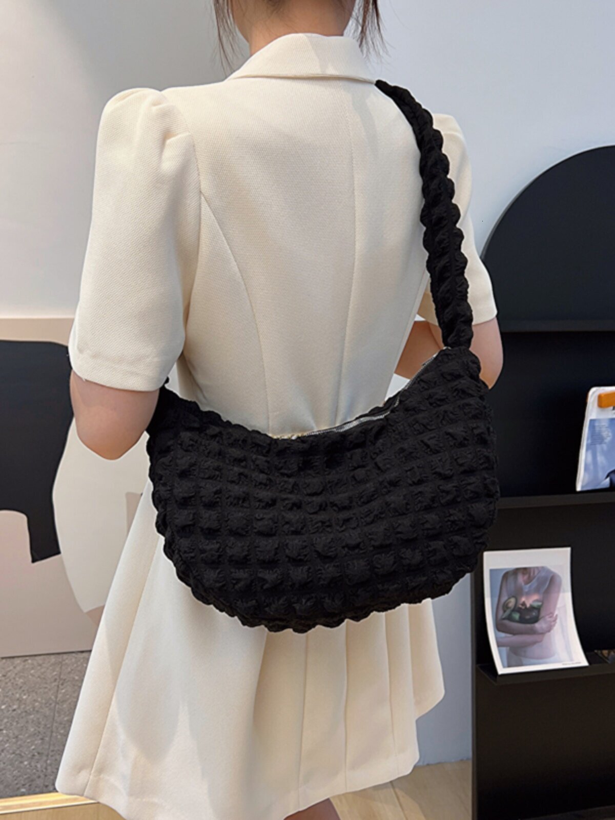 Cute Cloud Burst Bubble for Girls New 2023 Large Capacity Single Shoulder Underarm Bag with Zipper Closure and Ruched Texture