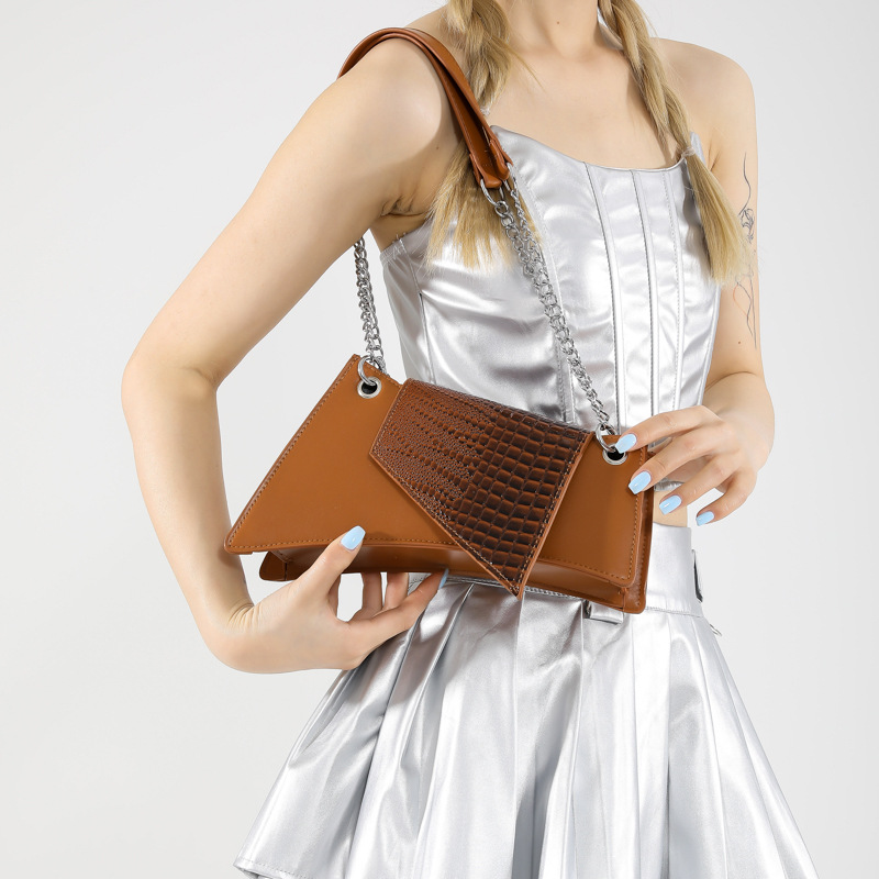 2025 Designer 2024 Korean 3 New Style Fashion Splicing Personalized Chain Underarm Hourglass Single Shoulder Bag