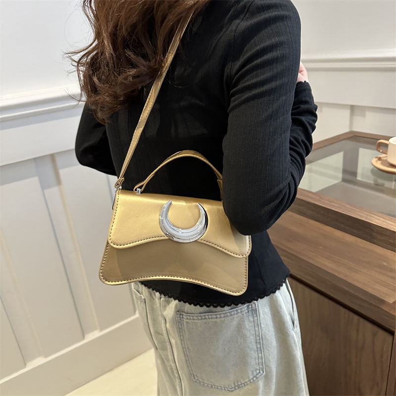 2024 new fashionable and high-end single shoulder underarm retro hand-held small square bag e2fb