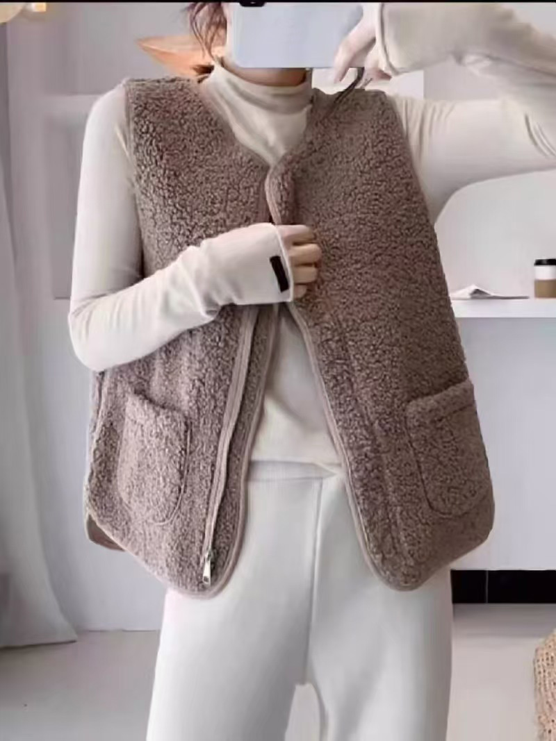 Autumn and winter new lamb plush vest coat retro vest women fur one tide vest thick.