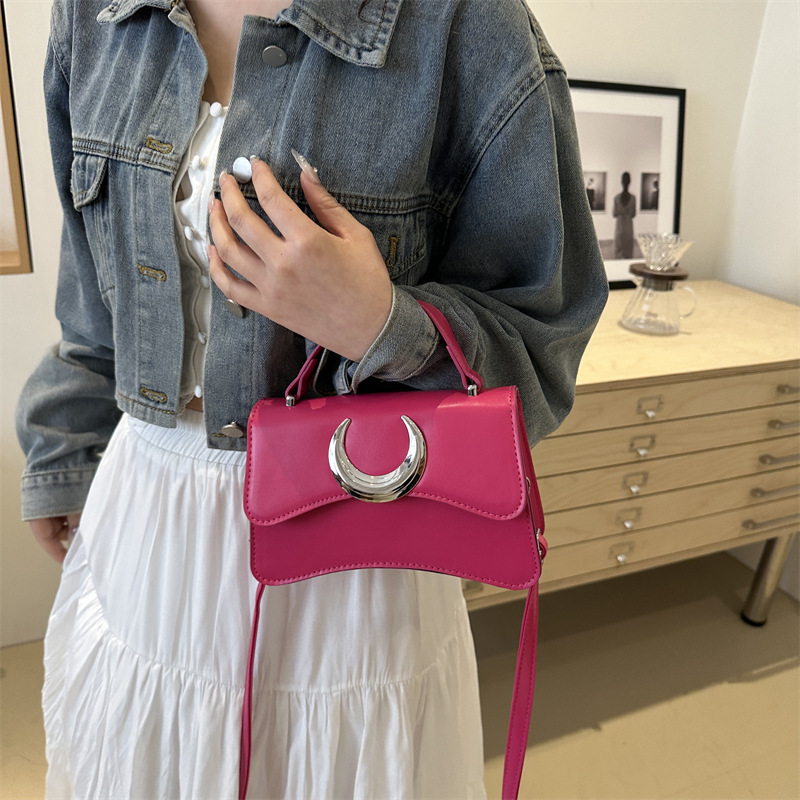 2024 new fashionable and high-end single shoulder underarm retro hand-held small square bag e2fb