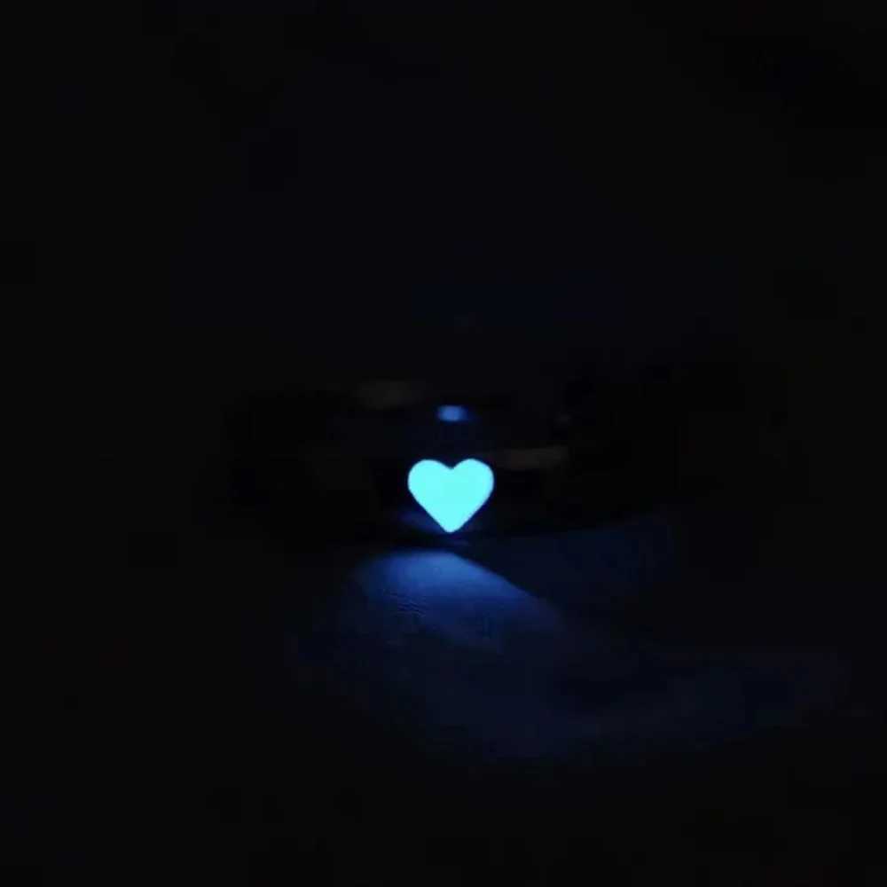 Fashion Blue Love Heart Luminous Ring for Women Men Fluorescent Ring Glow In Dark Adjustable Couple Finger Rings Jewelry GiftsX240921