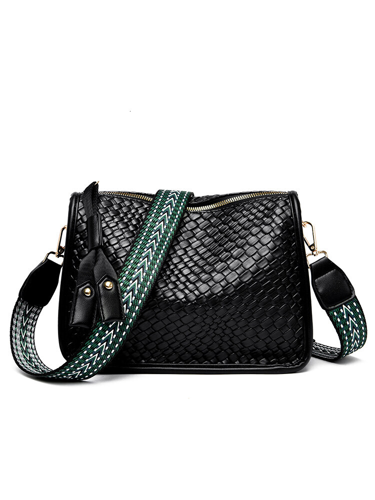 Fashionable Genuine Leather Shoulder Bag Casual Crossbody for Middle-aged Women with Zipper Closure and Soft Texture
