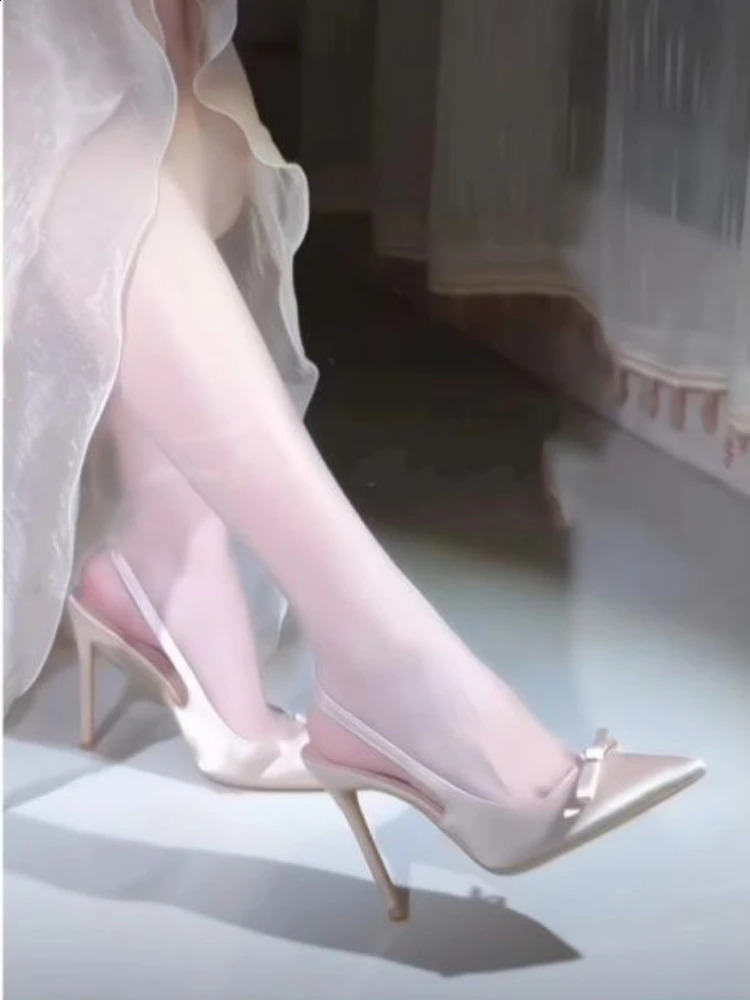 Elegant champagne colored high heels for womens summer 2024 item pointbow slim high heels for womens French sexy style satin single shoes 240919