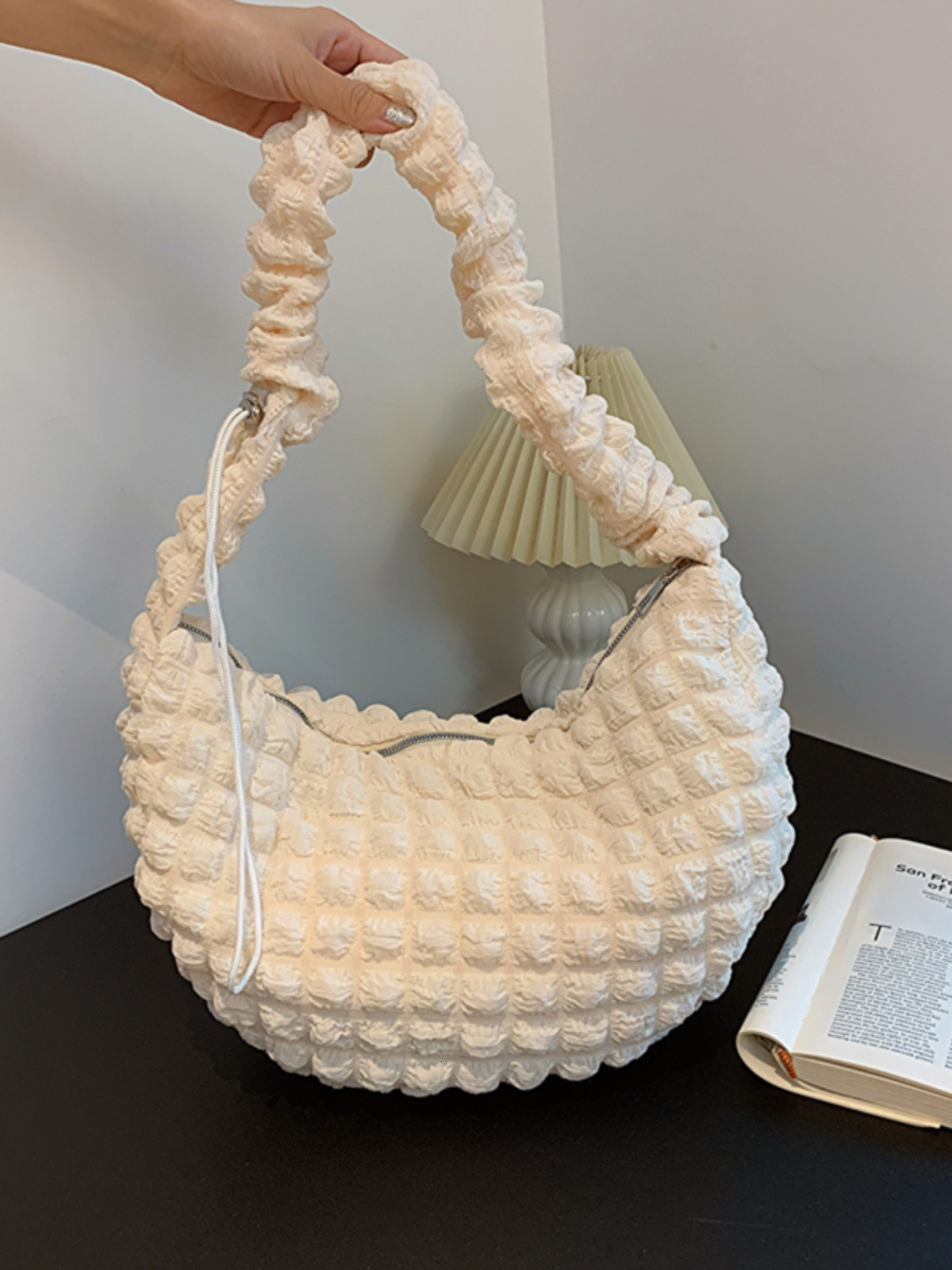 Cute Cloud Burst Bubble for Girls New 2023 Large Capacity Single Shoulder Underarm Bag with Zipper Closure and Ruched Texture