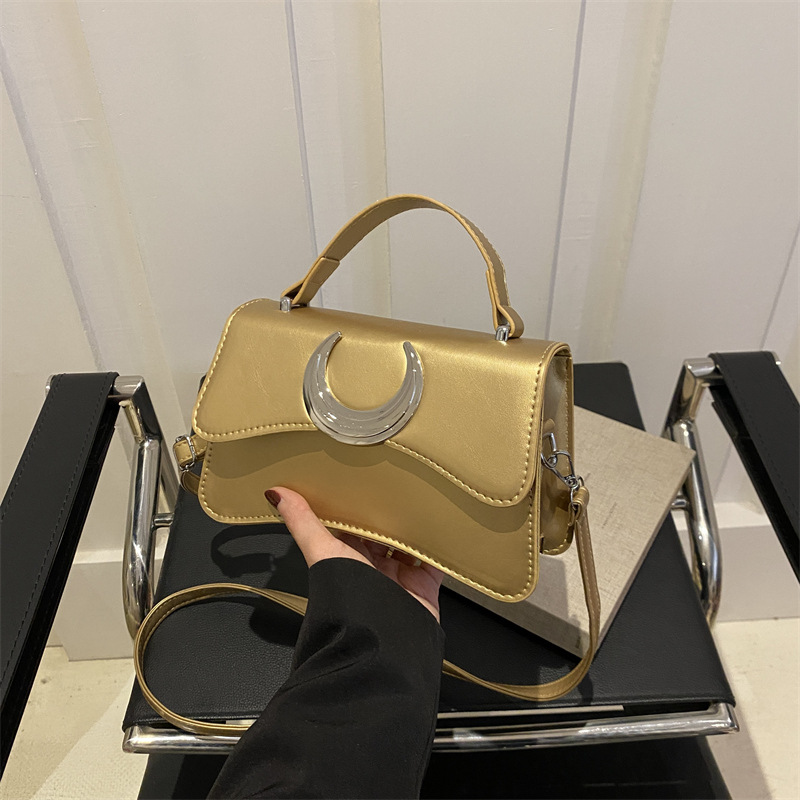 2024 new fashionable and high-end single shoulder underarm retro hand-held small square bag e2fb