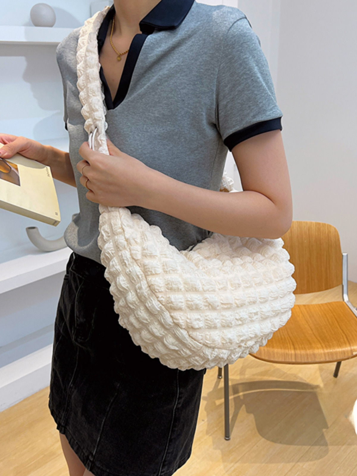 Cute Cloud Burst Bubble for Girls New 2023 Large Capacity Single Shoulder Underarm Bag with Zipper Closure and Ruched Texture