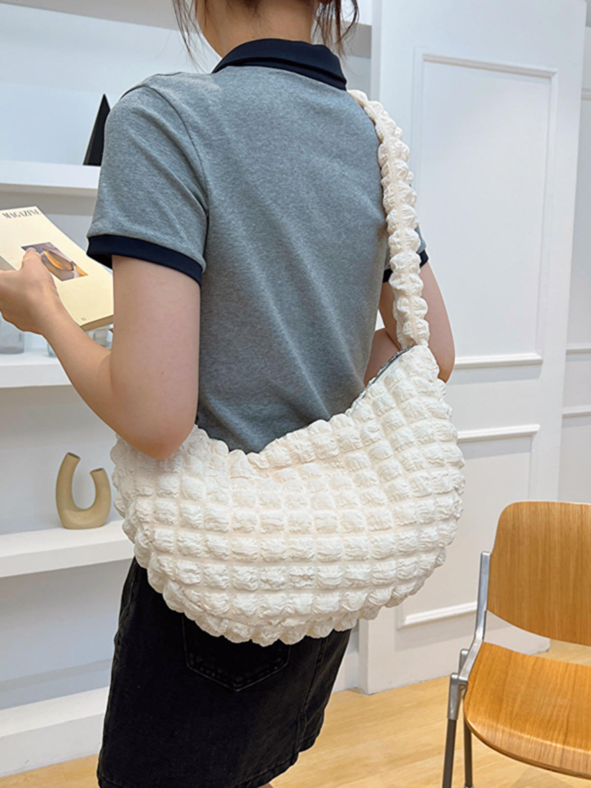 Cute Cloud Burst Bubble for Girls New 2023 Large Capacity Single Shoulder Underarm Bag with Zipper Closure and Ruched Texture