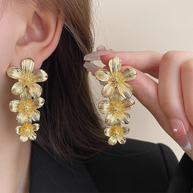Personality, simple metal earrings, high-fashion temperament, round earrings Free shipping