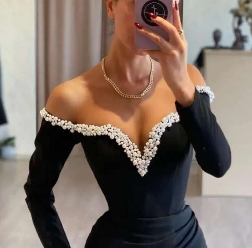 Elegant Sheath Black Evening Dresses Off Shoulder Long Sleeves Pearls Beaded V-Neck Formal Dress Side High Split Long Simple Satin Prom Gown For Ladie