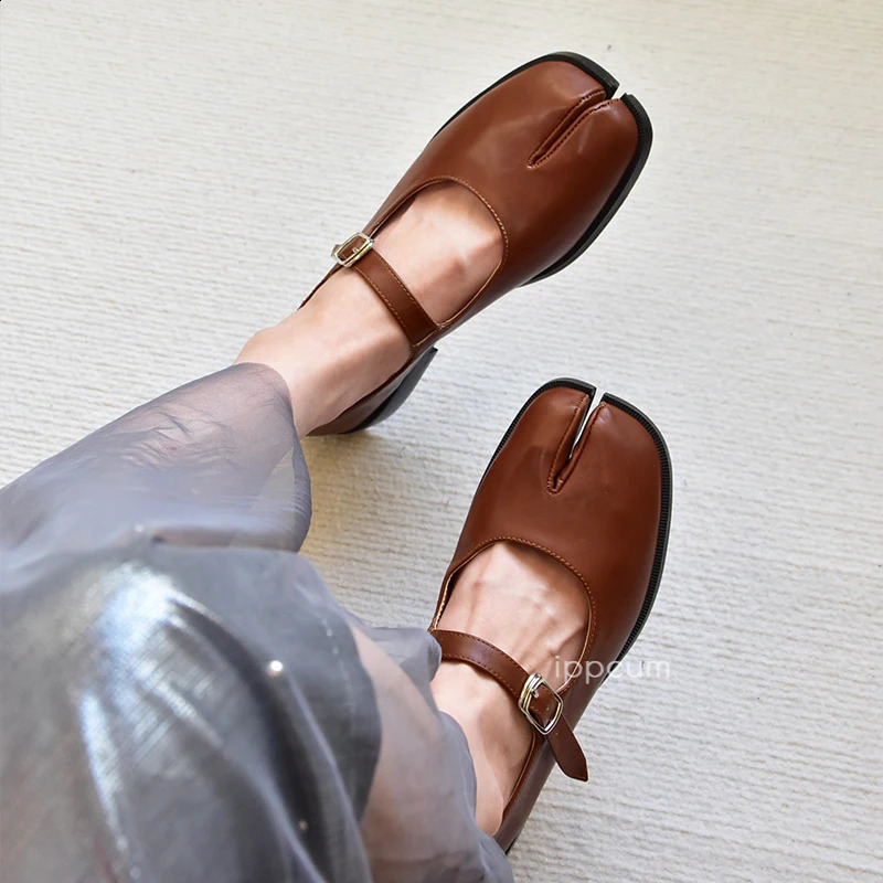 IPPEUM Flat Split Toe Plus Size 42 Loafer Brown Shoes Black Leather Womens Mary Janes 250304