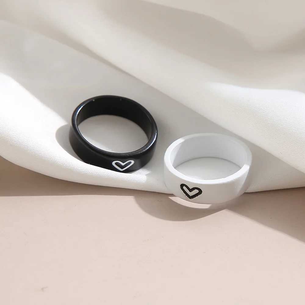 IFMYA Fashion Black And White Ring Punk Heart Couple Rings For Women Men Love Metal Finger Charm Jewelry Lover Gift 2022X240921