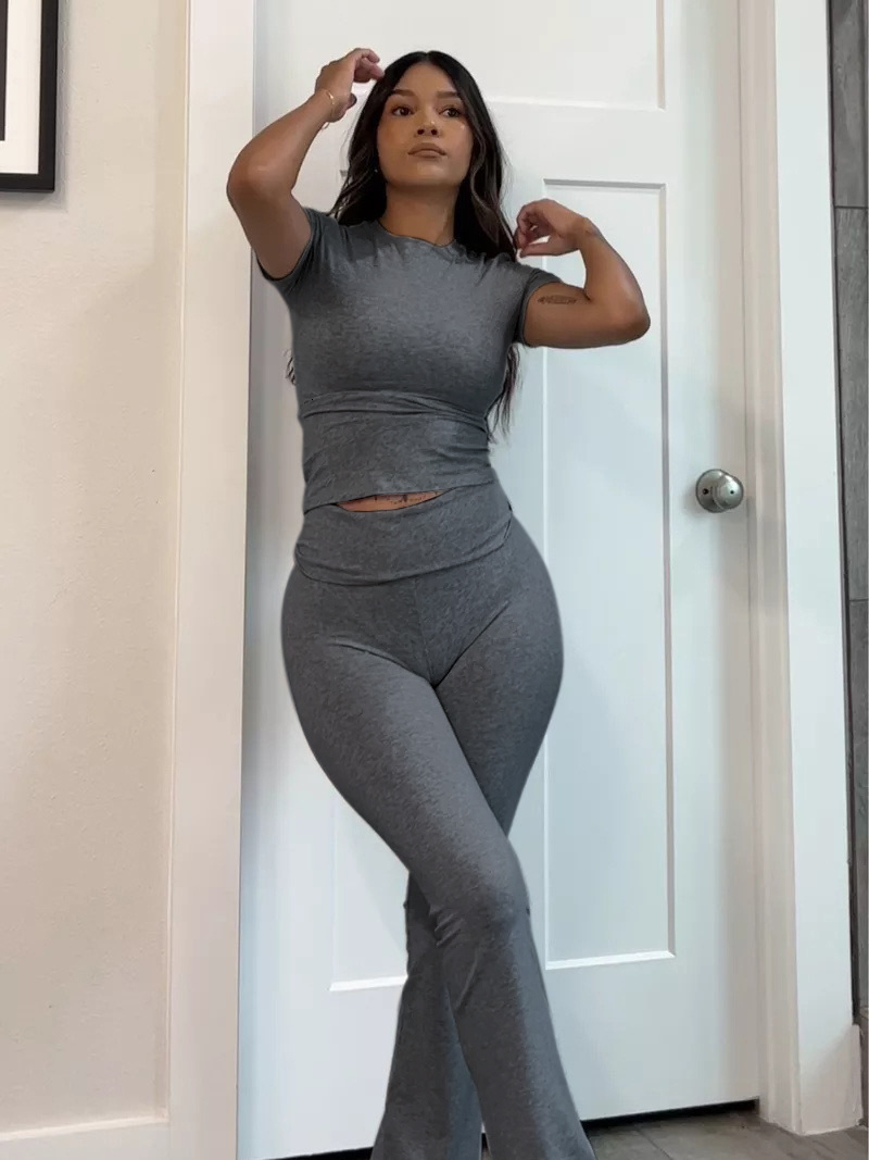 2024 Fashion Short Sleeve Leggings Outfits Concise Tracuit Slim Top Flare Bodycon 2 Piece Wide Leg Pant Set Women