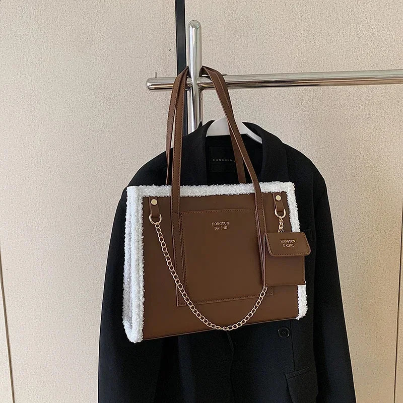 Large Capacity Commuting Tote Bag for Women Autumn and Winter Item Contrasting Lamb Wool Single Shoulder Handbag Paket 240909