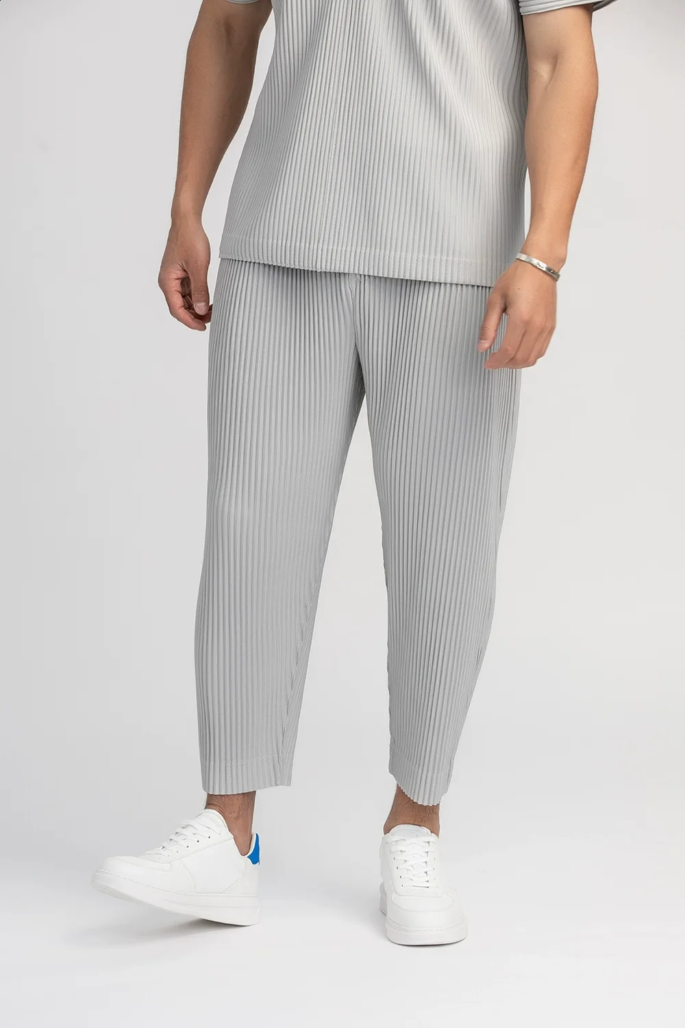 Miyake Pleated Straight Pants Men Clothing Black Pencil Cropped Pants Street Wears Men Japanese Style Ankle Length Pants 240914