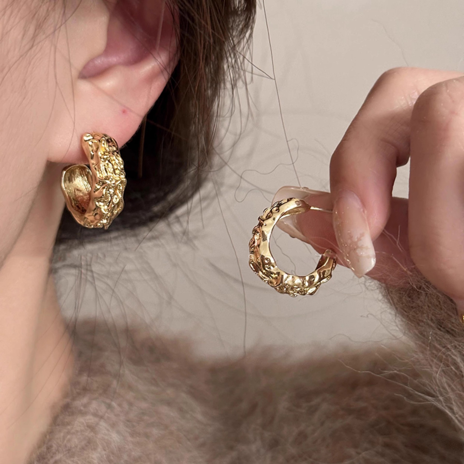 Personality, simple metal earrings, high-fashion temperament, round earrings Free shipping