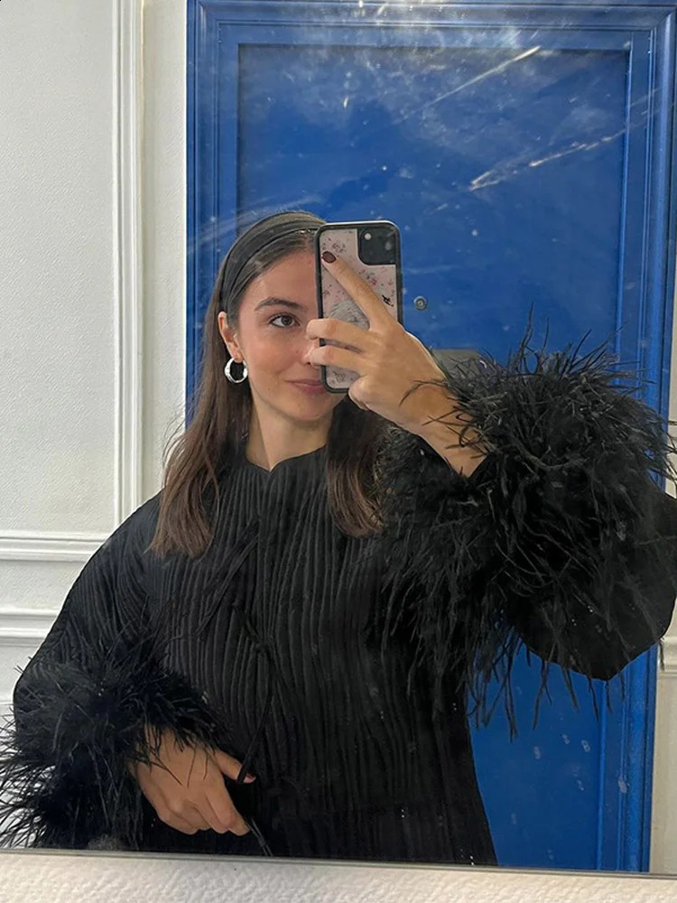 Elegant Black Spliced Feather Sleeved Womens Quilted Jacket Chic Crew Neck Lace Up Short Cotton Coat Lady Autumn Fashion Padded 240918