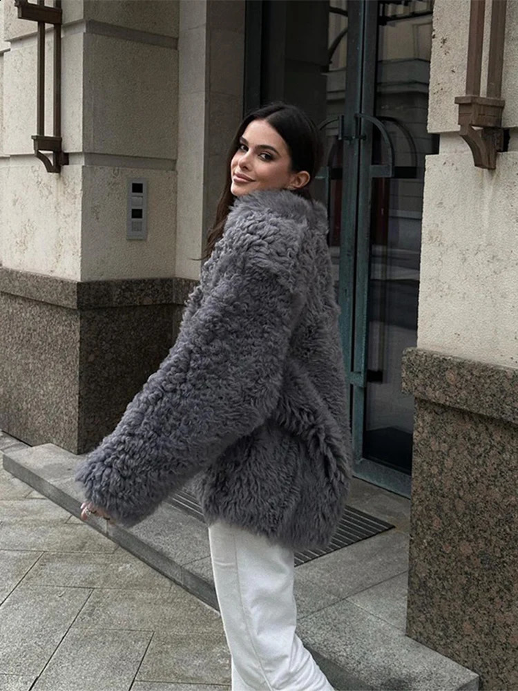 Fashion Grey Teddy Faux Fur Lapel Coat For Women Thick Warm Long Sleeve Short Jacket Autumn Ladies Commuting Outerwear 240911