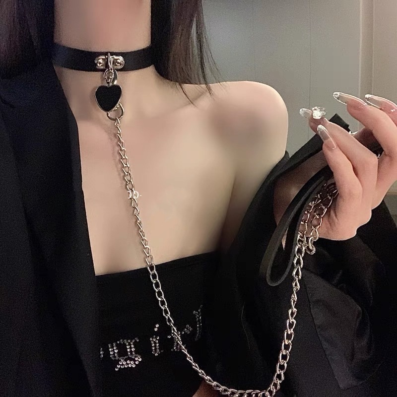 Designer necklace Leather Bell Neck Dark Heart Pendant Collar Neck Ring Chain Necklace Heart Collar