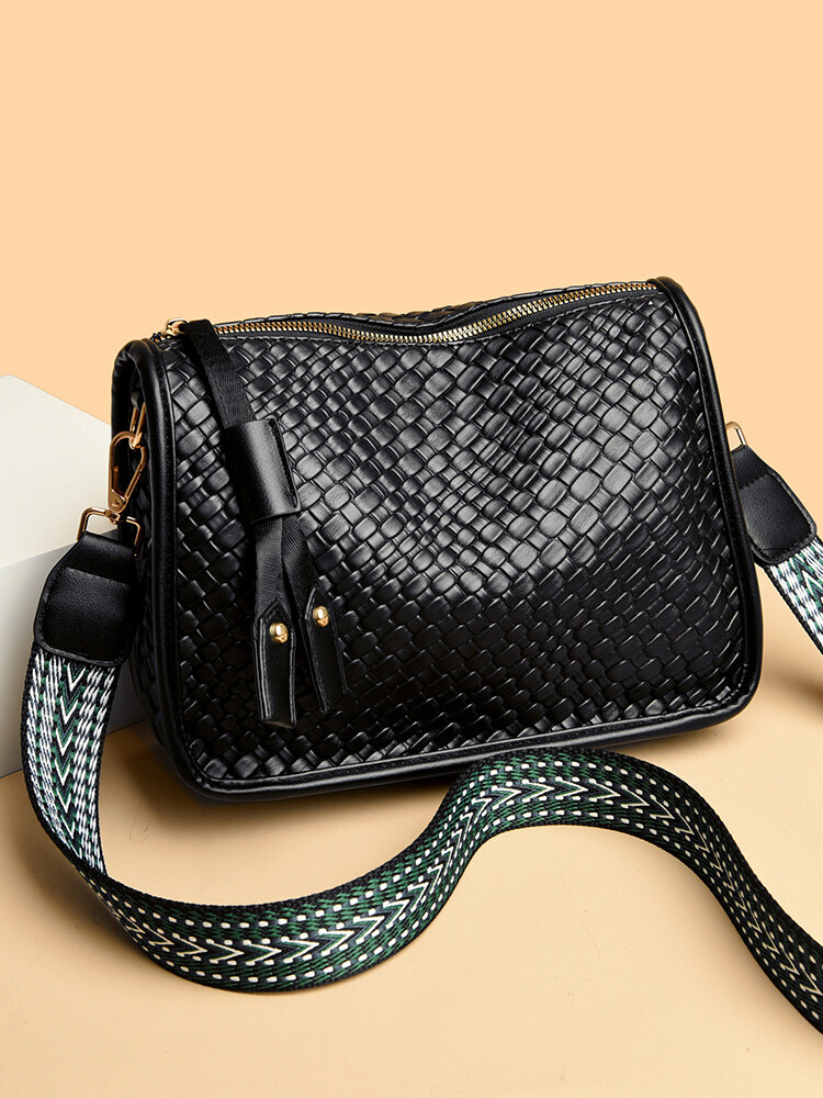 Fashionable Genuine Leather Shoulder Bag Casual Crossbody for Middle-aged Women with Zipper Closure and Soft Texture