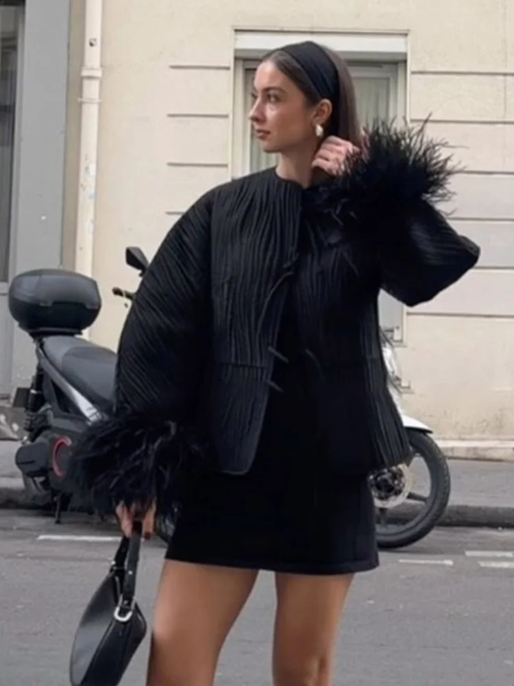 Elegant Black Spliced Feather Sleeved Womens Quilted Jacket Chic Crew Neck Lace Up Short Cotton Coat Lady Autumn Fashion Padded 240918