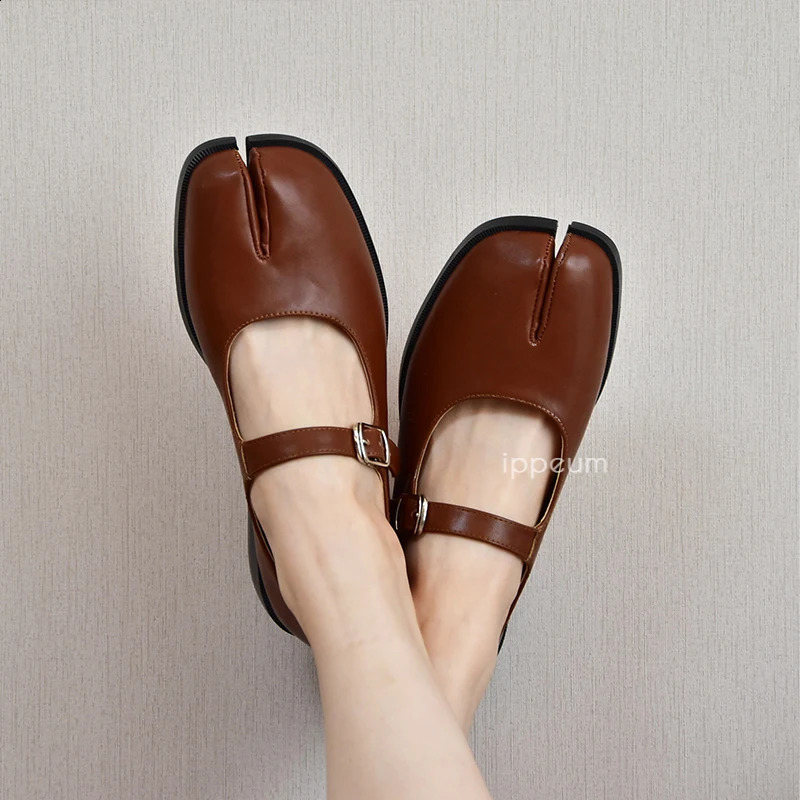 IPPEUM Flat Split Toe Plus Size 42 Loafer Brown Shoes Black Leather Womens Mary Janes 250304