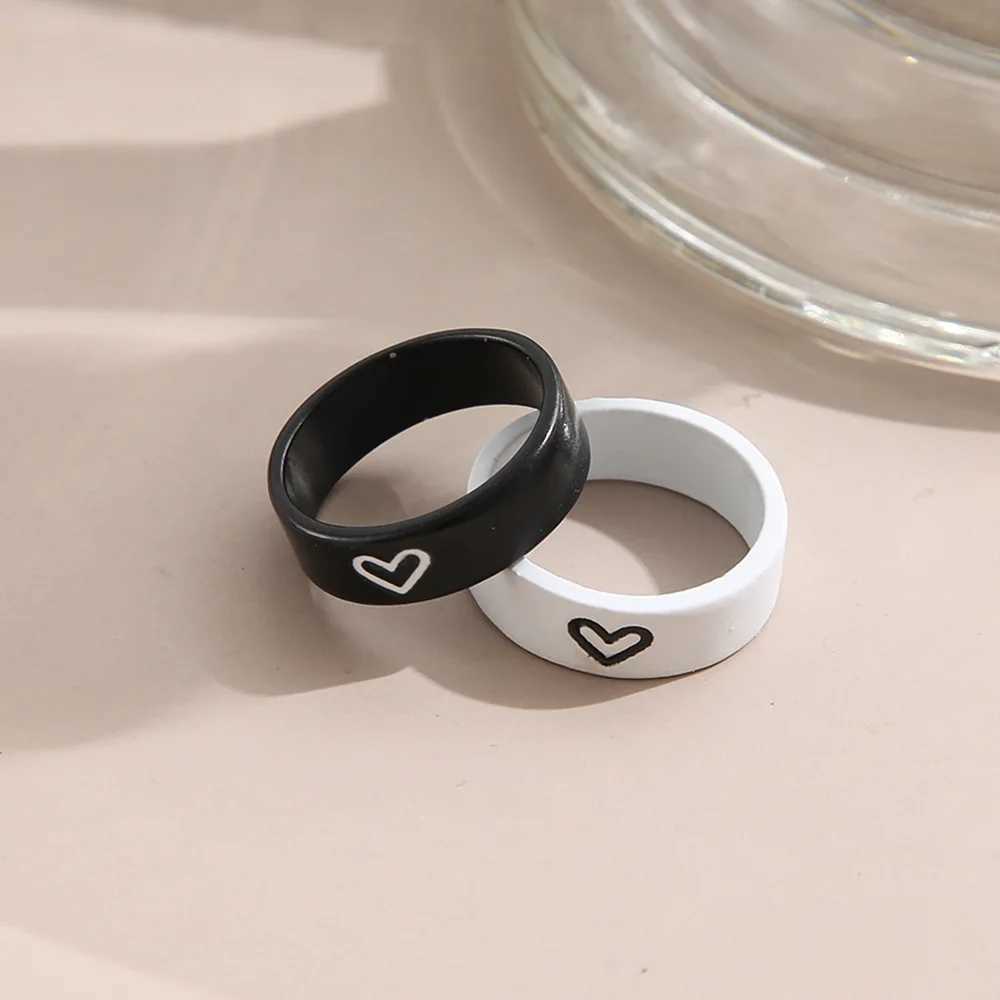 IFMYA Fashion Black And White Ring Punk Heart Couple Rings For Women Men Love Metal Finger Charm Jewelry Lover Gift 2022X240921