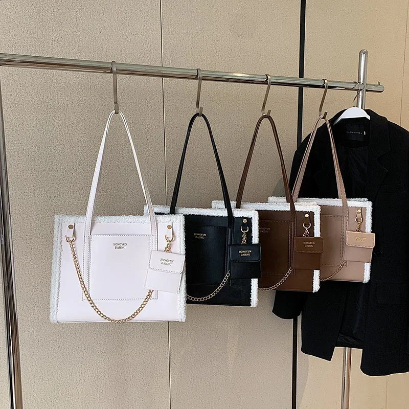 Large Capacity Commuting Tote Bag for Women Autumn and Winter Item Contrasting Lamb Wool Single Shoulder Handbag Paket 240909