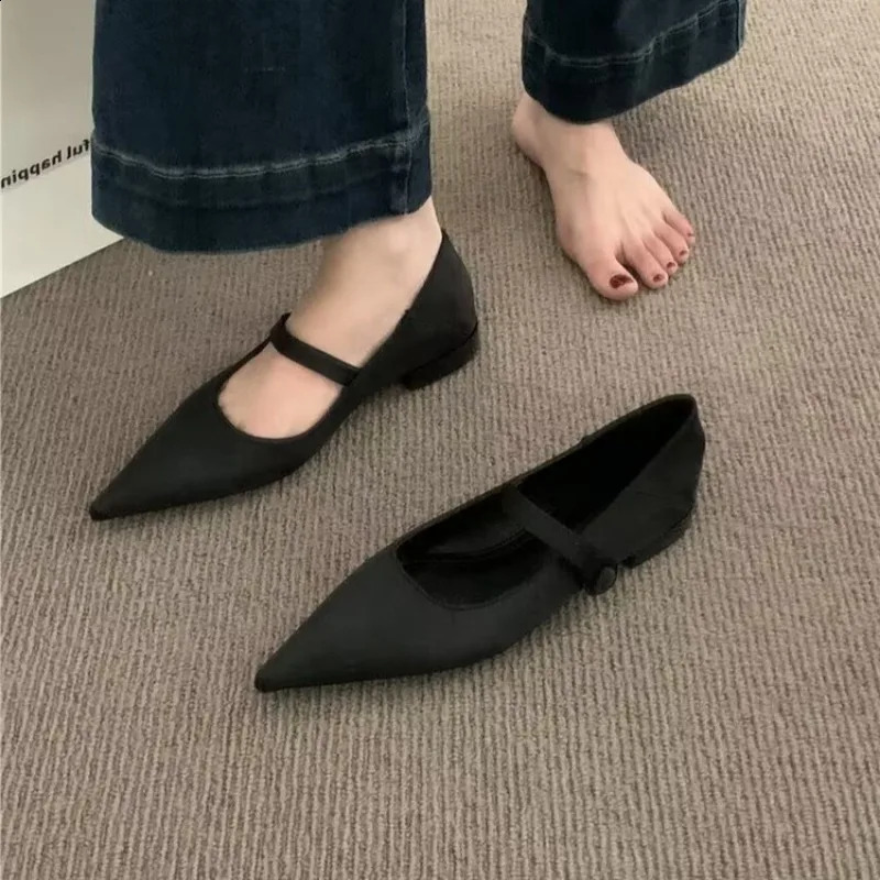 Spring Shoes Womens Retro Satin Low Toe Shallow Scissors Mary Simple Shoes 240919