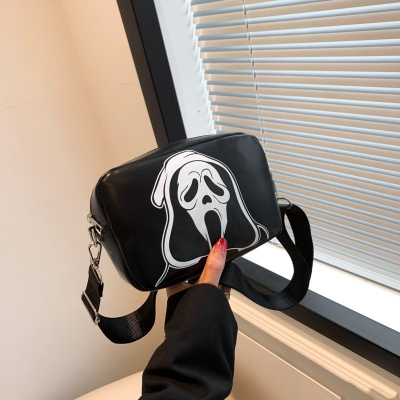 Halloween funny skeleton shoulder bag. Trendy and personalized casual small square bag dh5727163
