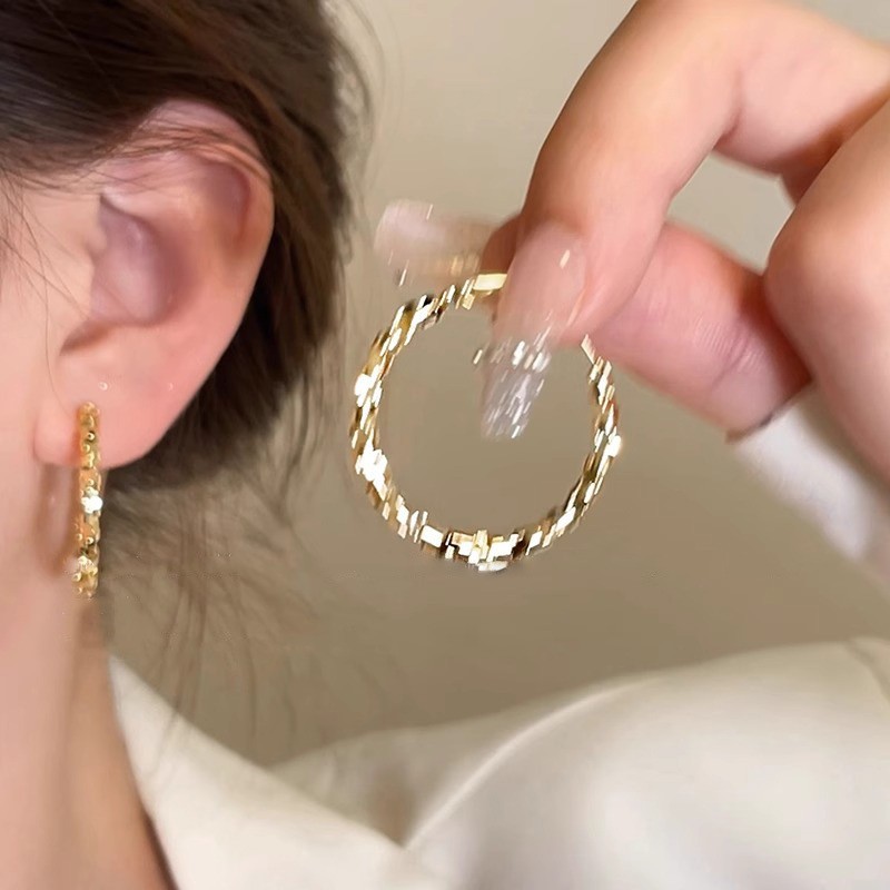 Personality, simple metal earrings, high-fashion temperament, round earrings Free shipping