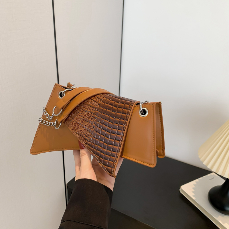 2025 Designer 2024 Korean 3 New Style Fashion Splicing Personalized Chain Underarm Hourglass Single Shoulder Bag