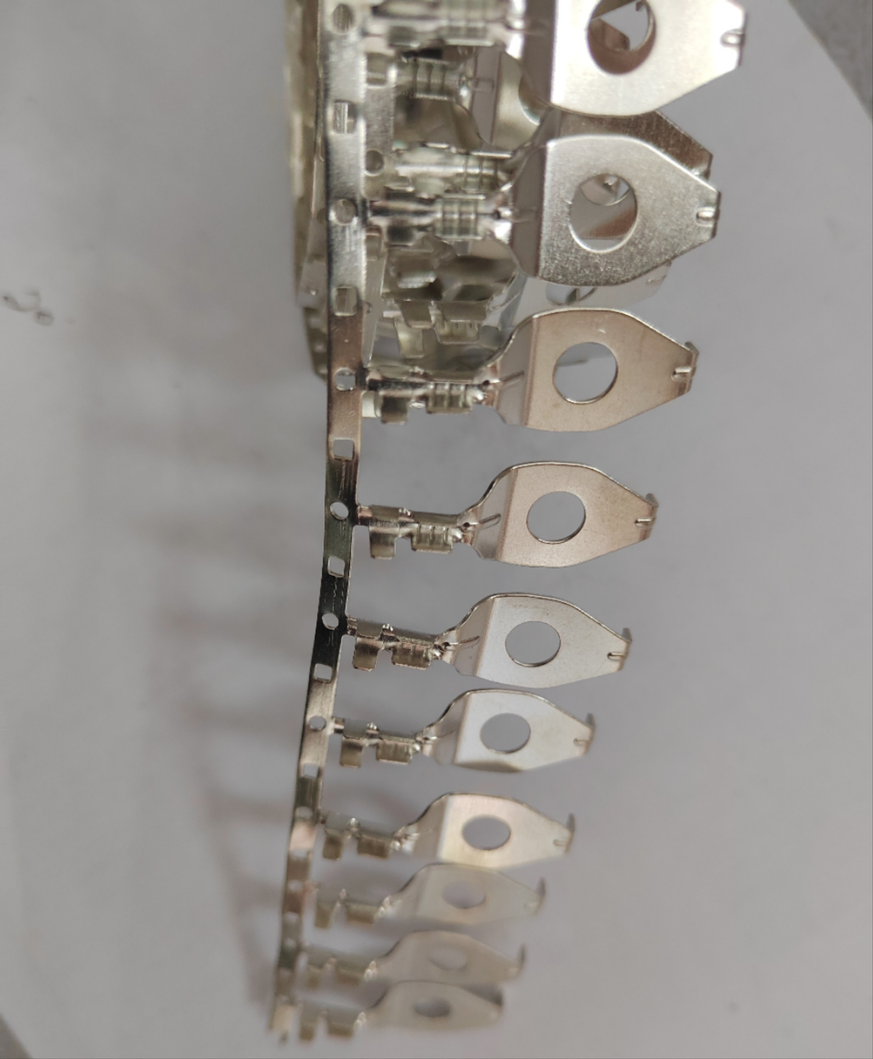 Anti-Rust Chain Terminals for Secure Connection