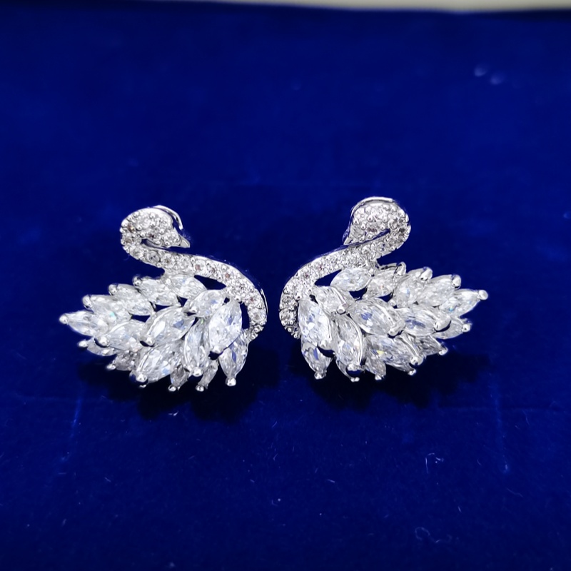 Earring for woman swan shaped zirconium stud earrings with gold-plated copper body and design for high quality and luxury earrings