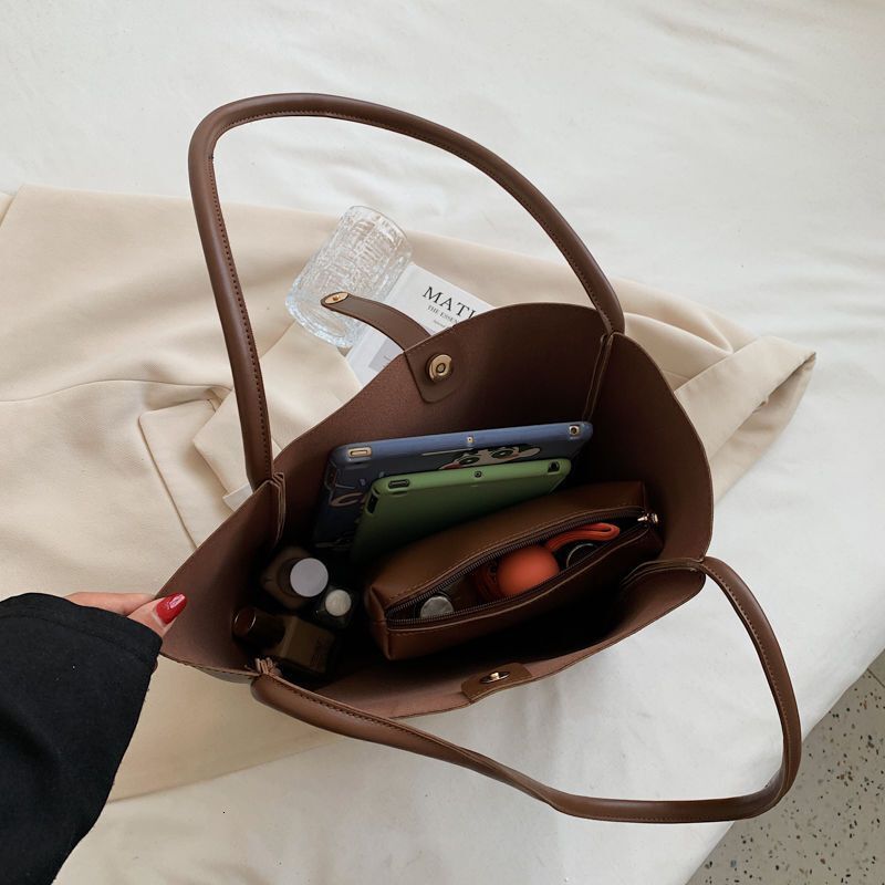 Designer Bag Large Capacity Women's 2025 Autumn And Winter New Item Light Luxury Fashion One Shoulder Office Women's Commuting Handbag