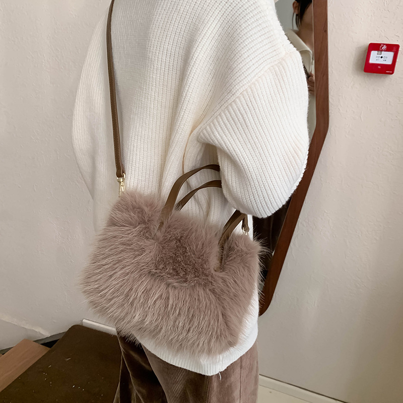 2025 Autumn And Winter New Women's Casual Handbag Multifunctional Niche Designer High-end Cross-border Plush Bag Women's Fashion Bag