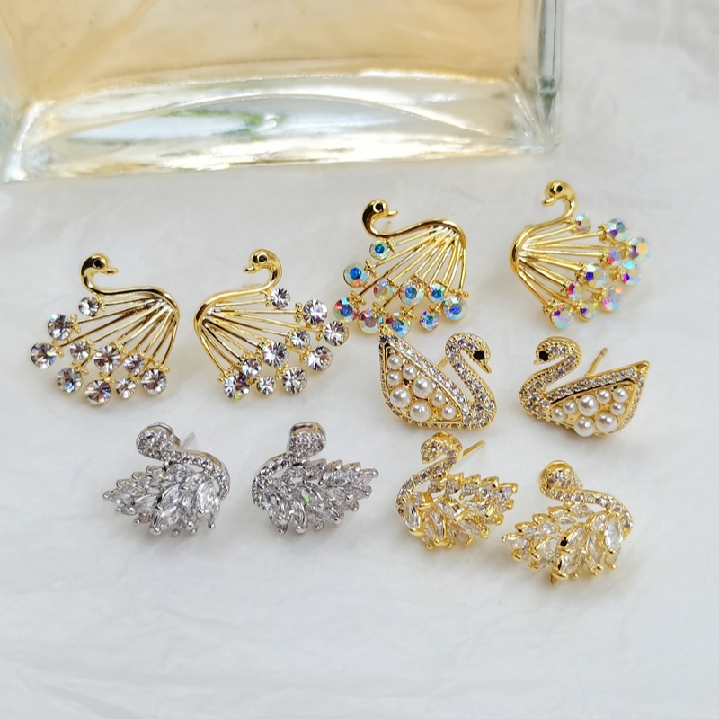 Earring swan shaped zirconium stud earrings with gold-plated copper body and design for high quality and luxury earrings