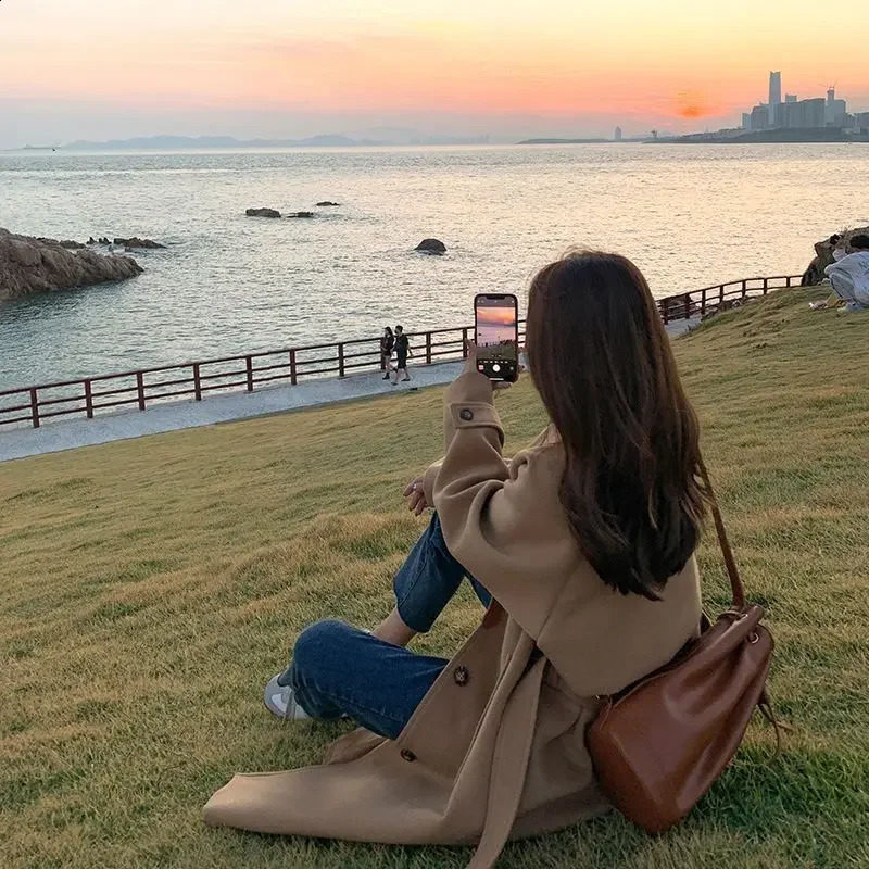 Womens Medium-length Woolen Coat Vintage Elegant Style Loose-fit Idle Style For Autumnwinter Season 240918