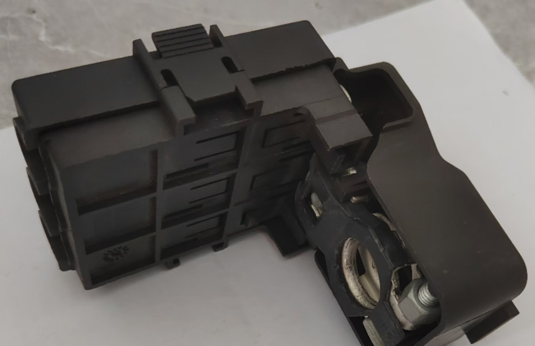 Triple Way Fuse Box for Automotive Applications - Durable Material with Triple Protection Features