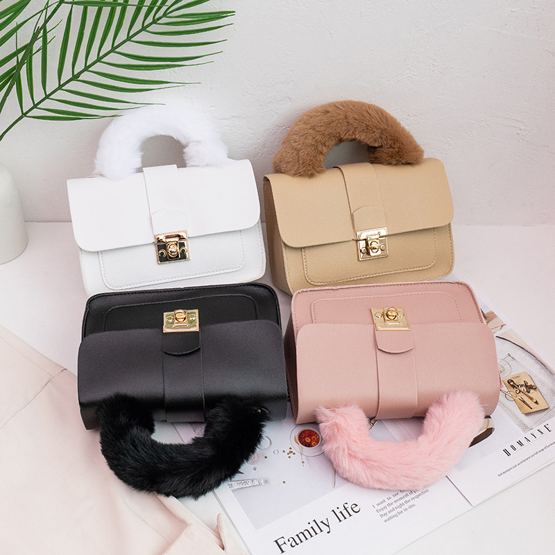 Ladies Hand Bags Designer Crossbody Bag Plush Handle Handbags Personalized Chain Fashion Bags Simple Style Shoulder Bags DPD2409232