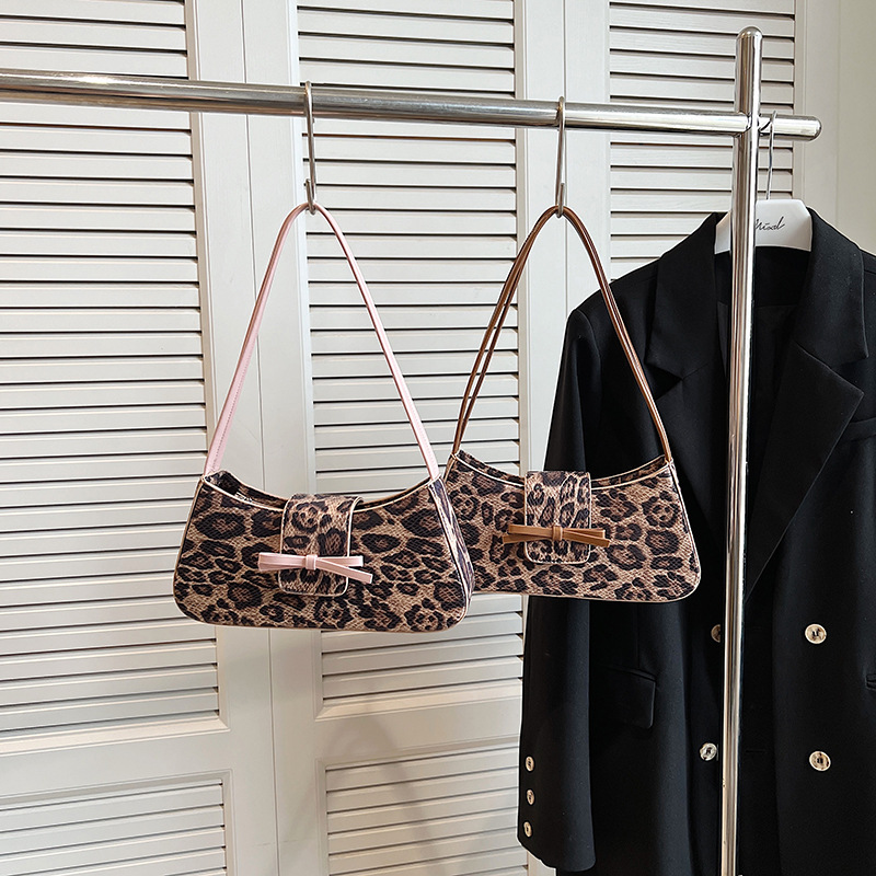 Personalized leopard print armpit bags are popular in Japan and South Korea. Women's 2024 New Exquisite and Versatile Bow Shoulder Bag