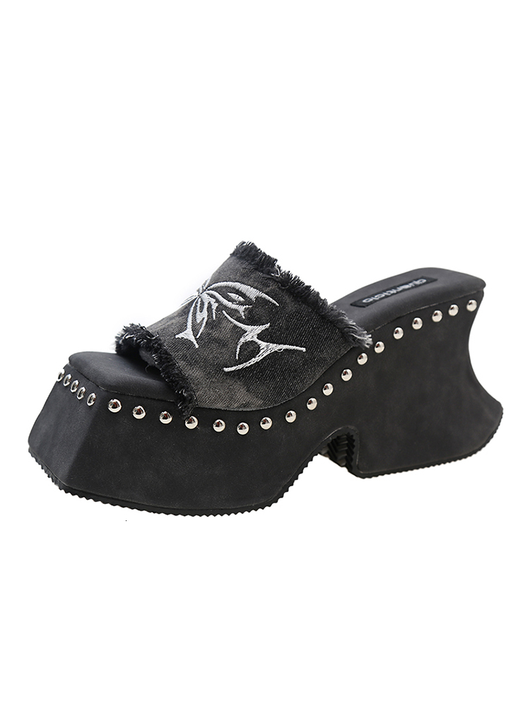 New designer slippers luxury sandals Cool slippers for women wearing out 2024 new high heels, thick soles, spicy girls, sexy square head, rivets, expo