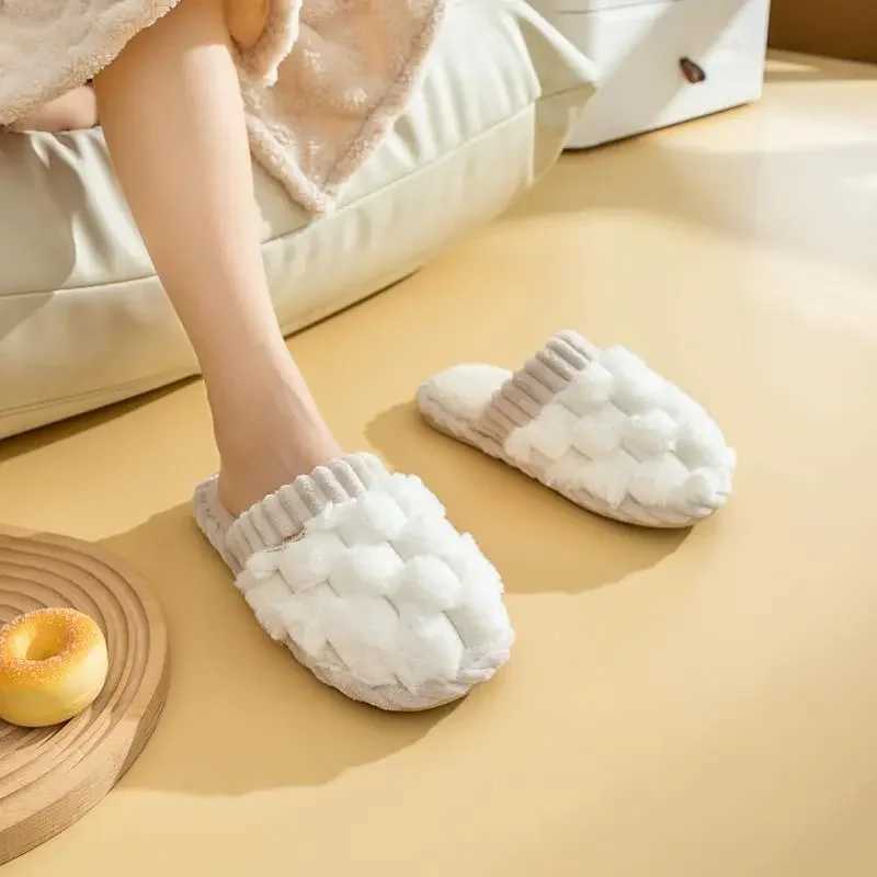 Cotton Slippers for Women in Winter Suitable for Home Use in Indoor Warmth and Anti Slip Home Winter Couple Plush Men SlippersXJ240723