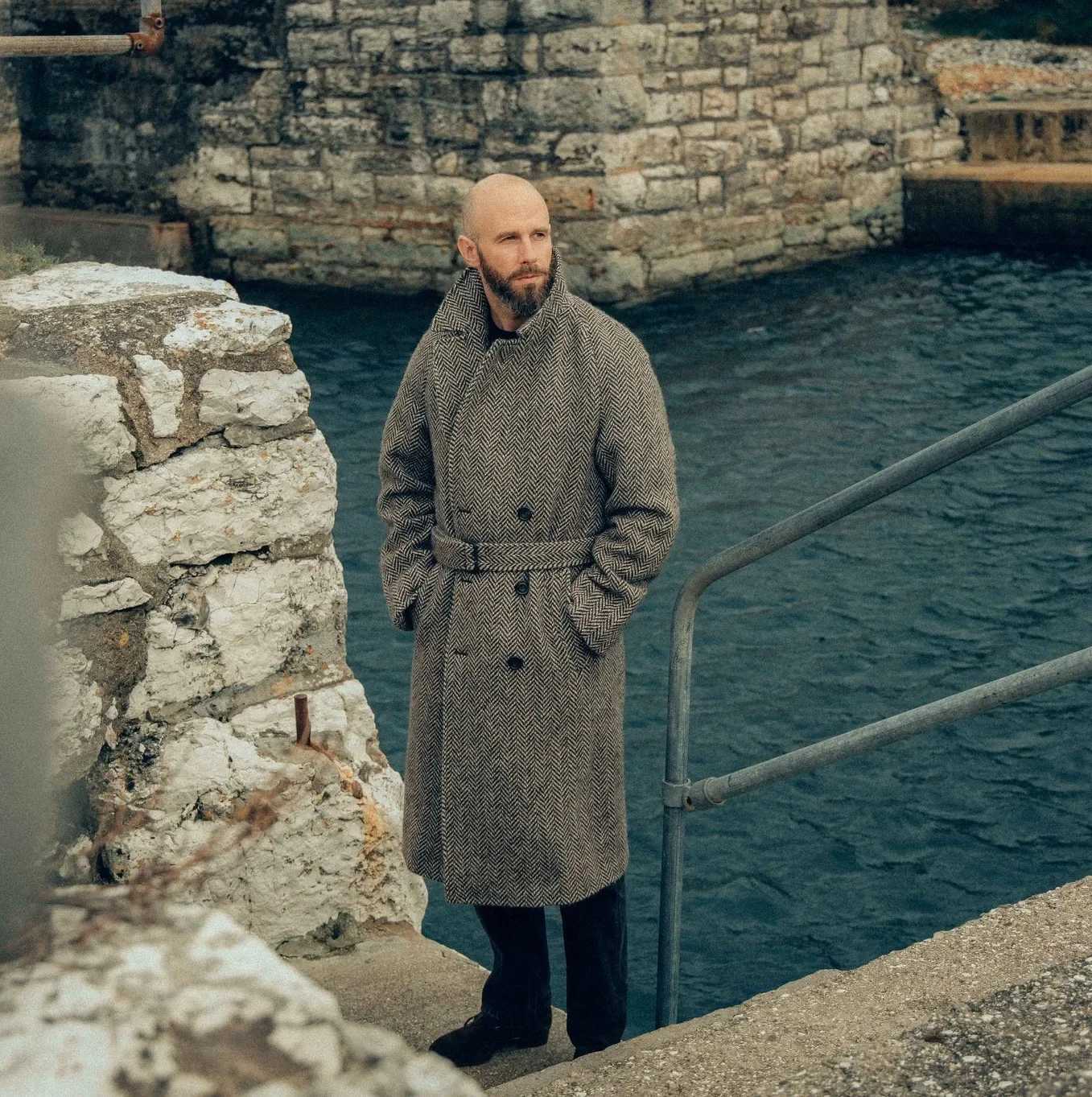 2024 European and American mens mid length wool plaid double chest casual cotton padded thick jacket suitable for autumn and winter W240921