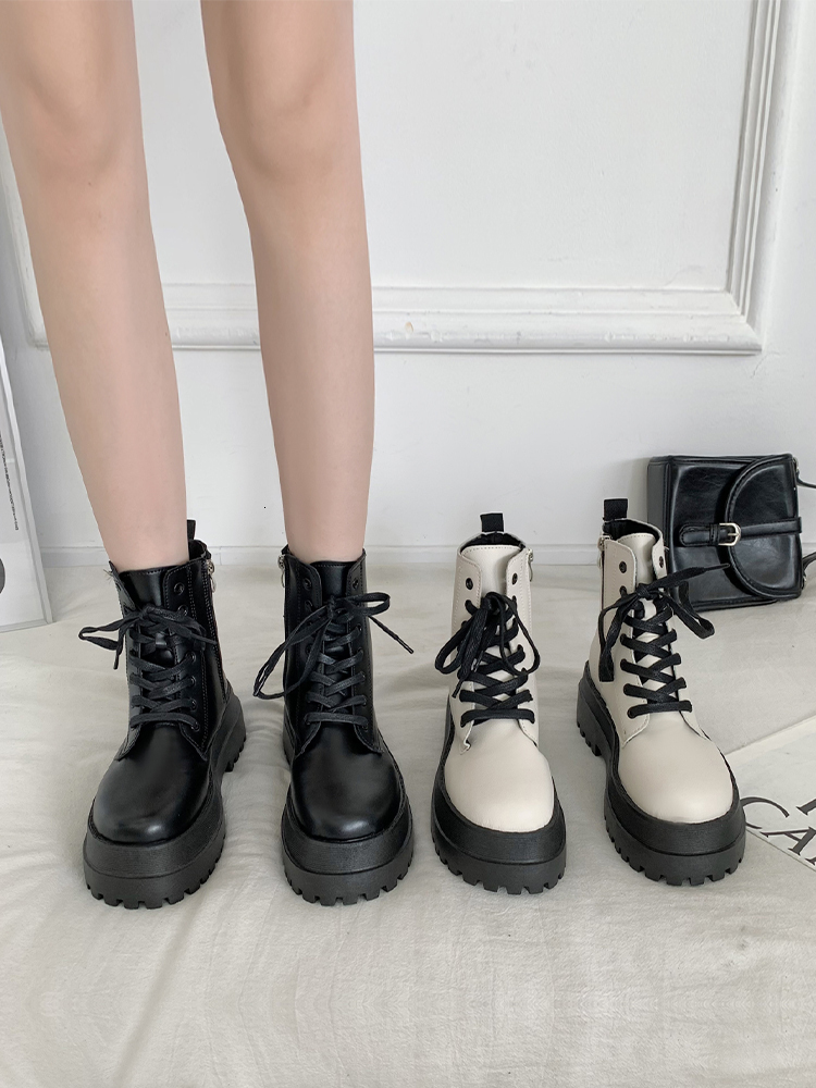 Luxury boot designer Thick soled Martin for women's trendy Instagram cool 2024 new spring and autumn single British style sponge sole height incr