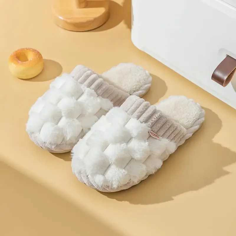 Cotton Slippers for Women in Winter Suitable for Home Use in Indoor Warmth and Anti Slip Home Winter Couple Plush Men SlippersXJ240723